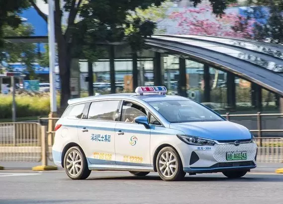 Pure electric vehicle construction principles, motor/battery types, electronic control systems and charging/range